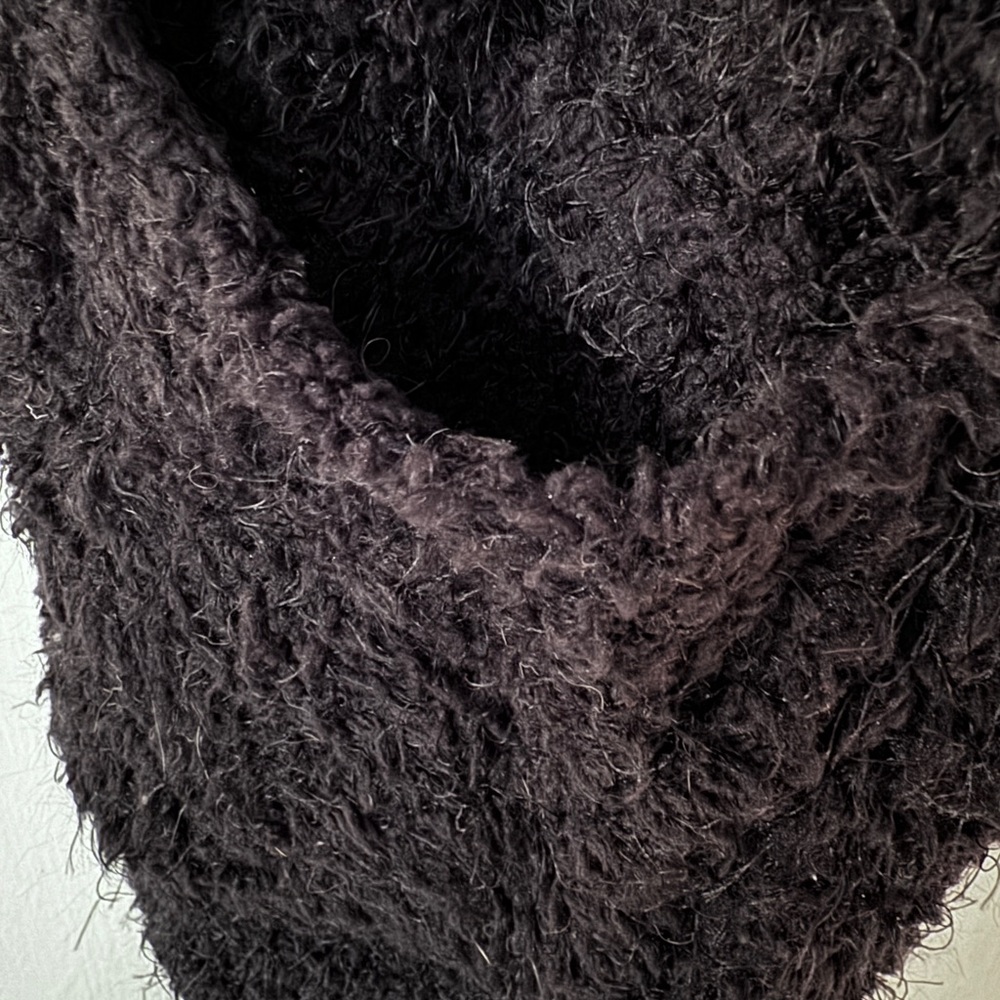 Sweater vest black fuzzy - Picture 5 of 8
